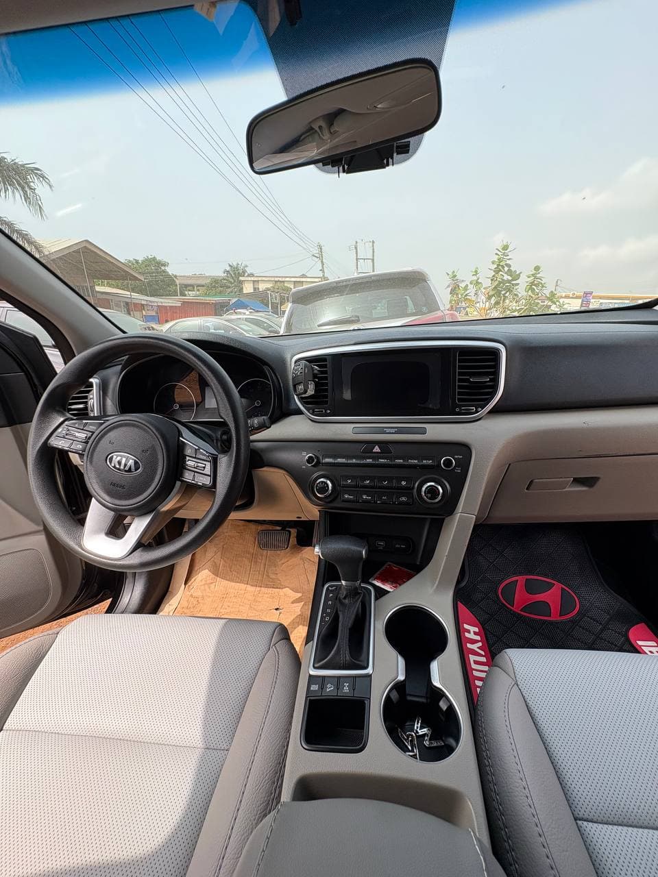 2021 Black Kia sportage  - Image 5