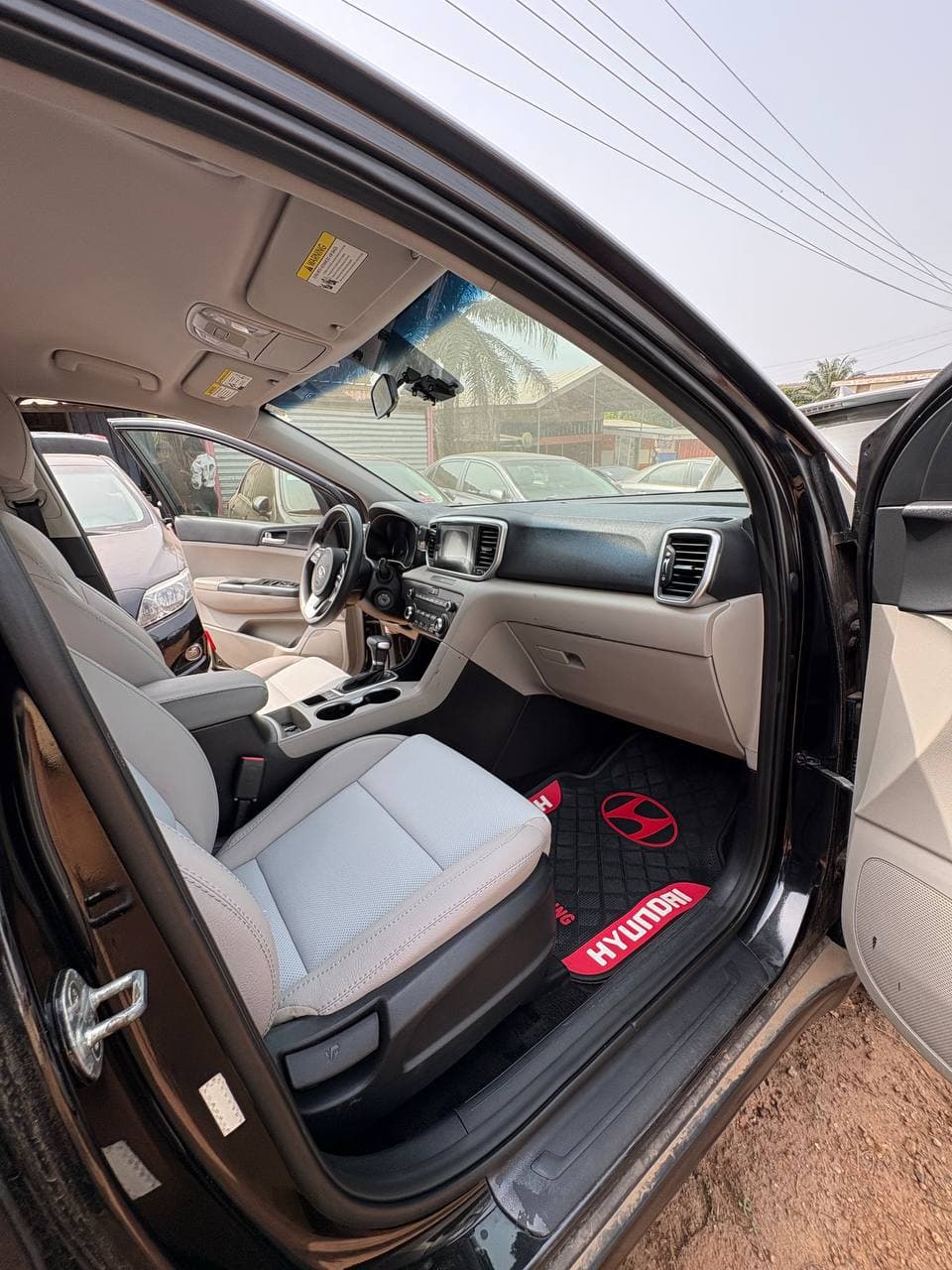 2021 Black Kia sportage  - Image 2